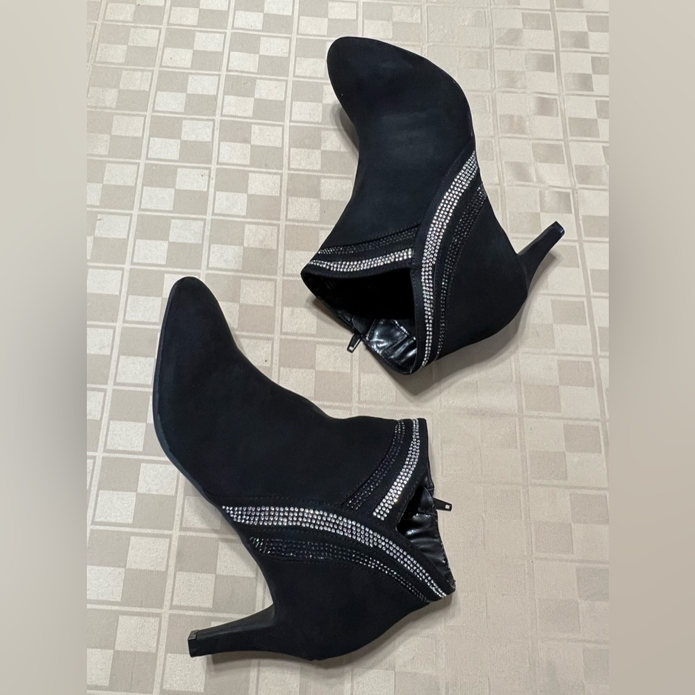 NEW w/ BOX Karen Scott Womens Black Suede Halena Rhinestone Bootie Heel SIZE 9.5